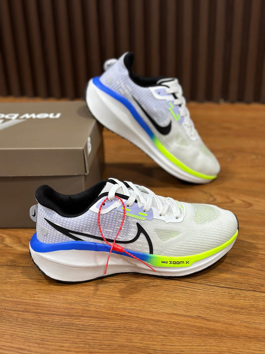 NIKE VOMERO 17