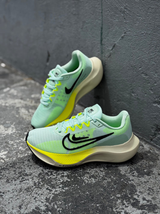 NIKE ZOOMFLY 5