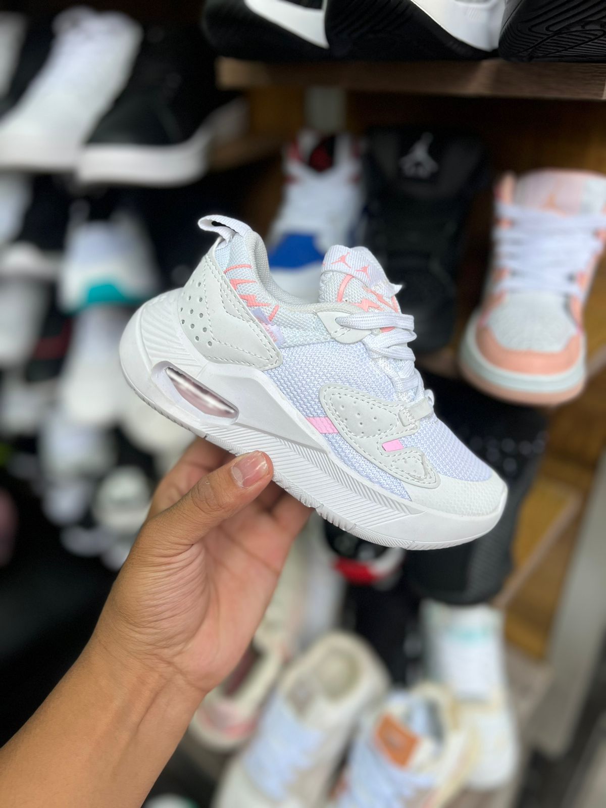 JORDAN LOW - BLANCO / ROSADO