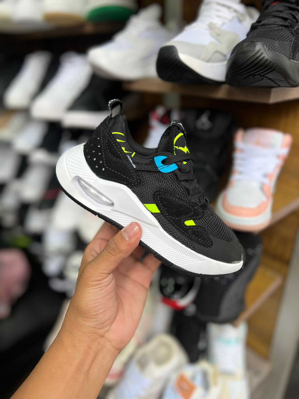JORDAN LOW - NEGRO / VERDE