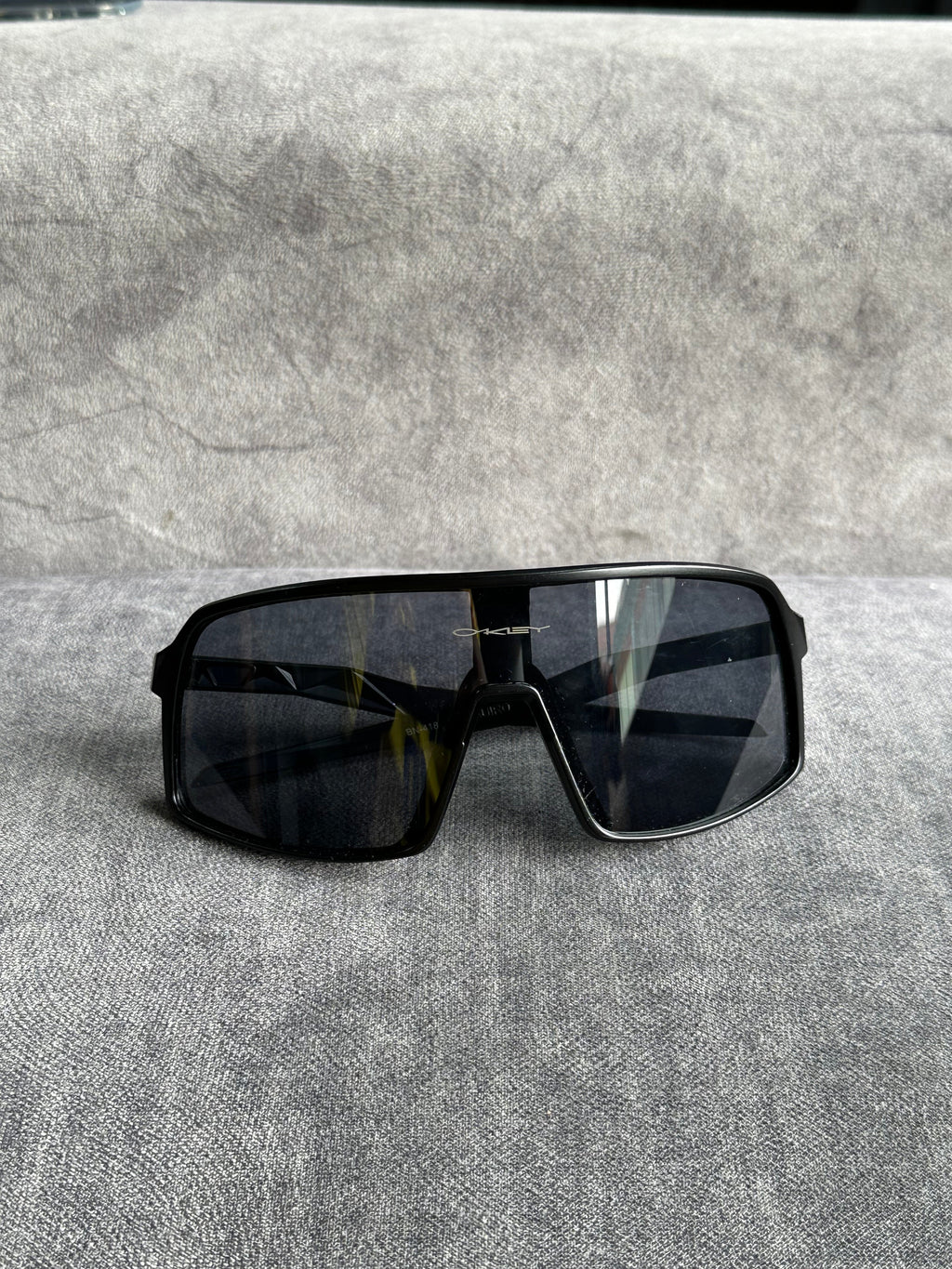 OAKLEY