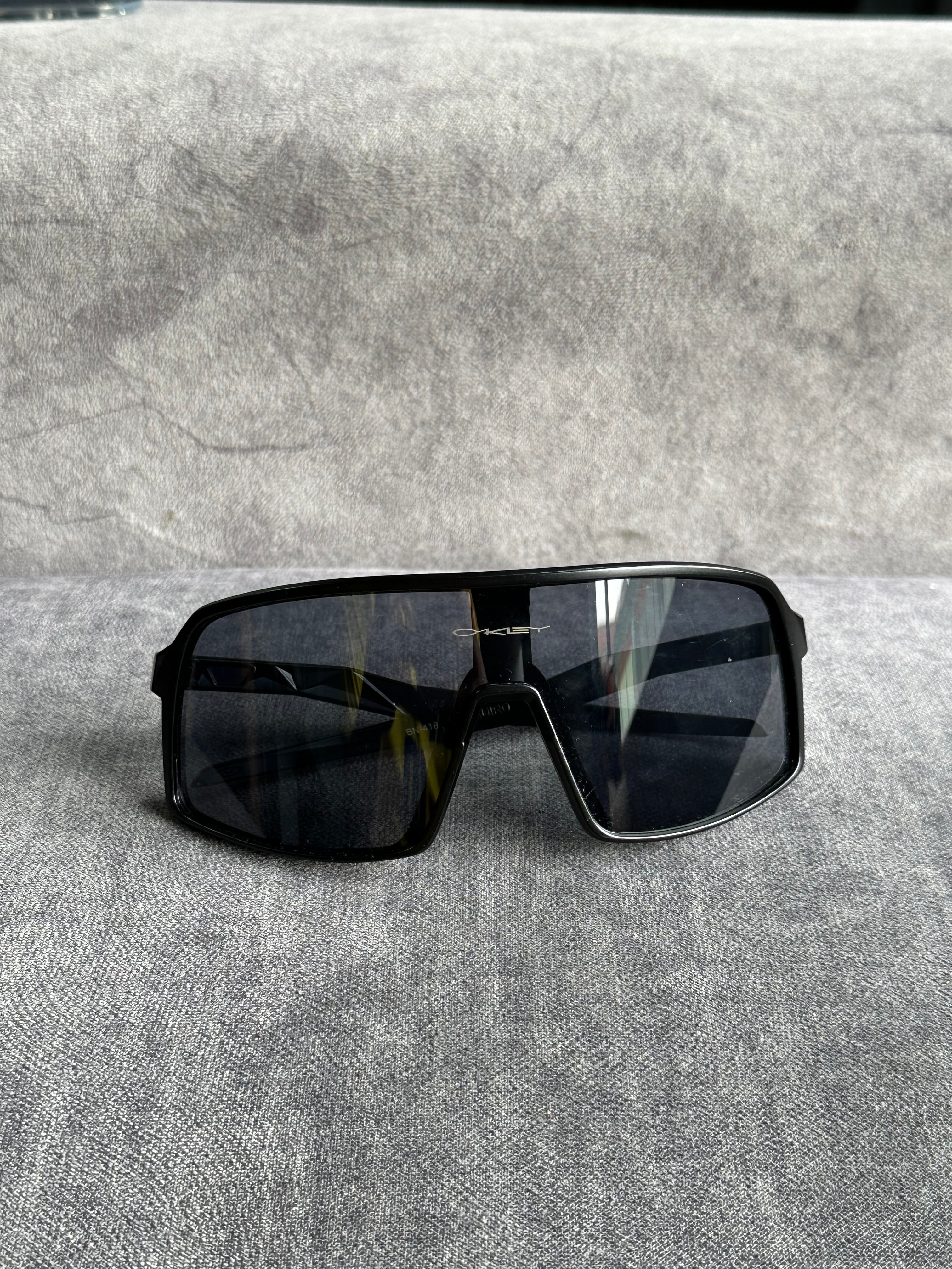 OAKLEY