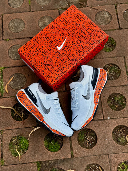 NIKE INVINCIBLE ELECTRIC