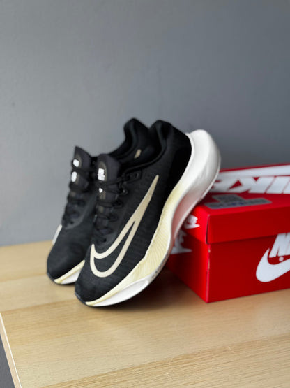 NIKE ZOOMFLY 5