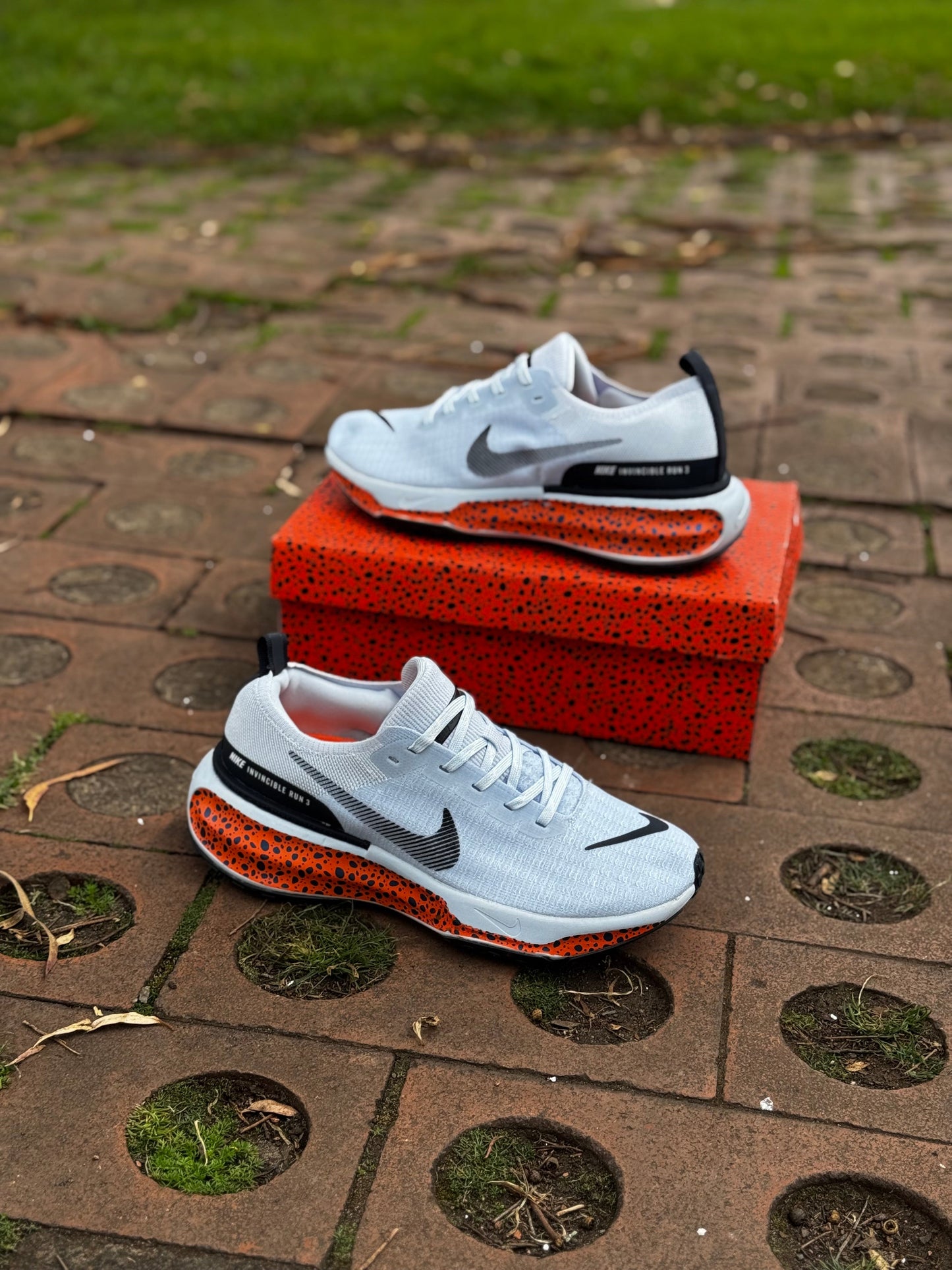 NIKE INVINCIBLE ELECTRIC