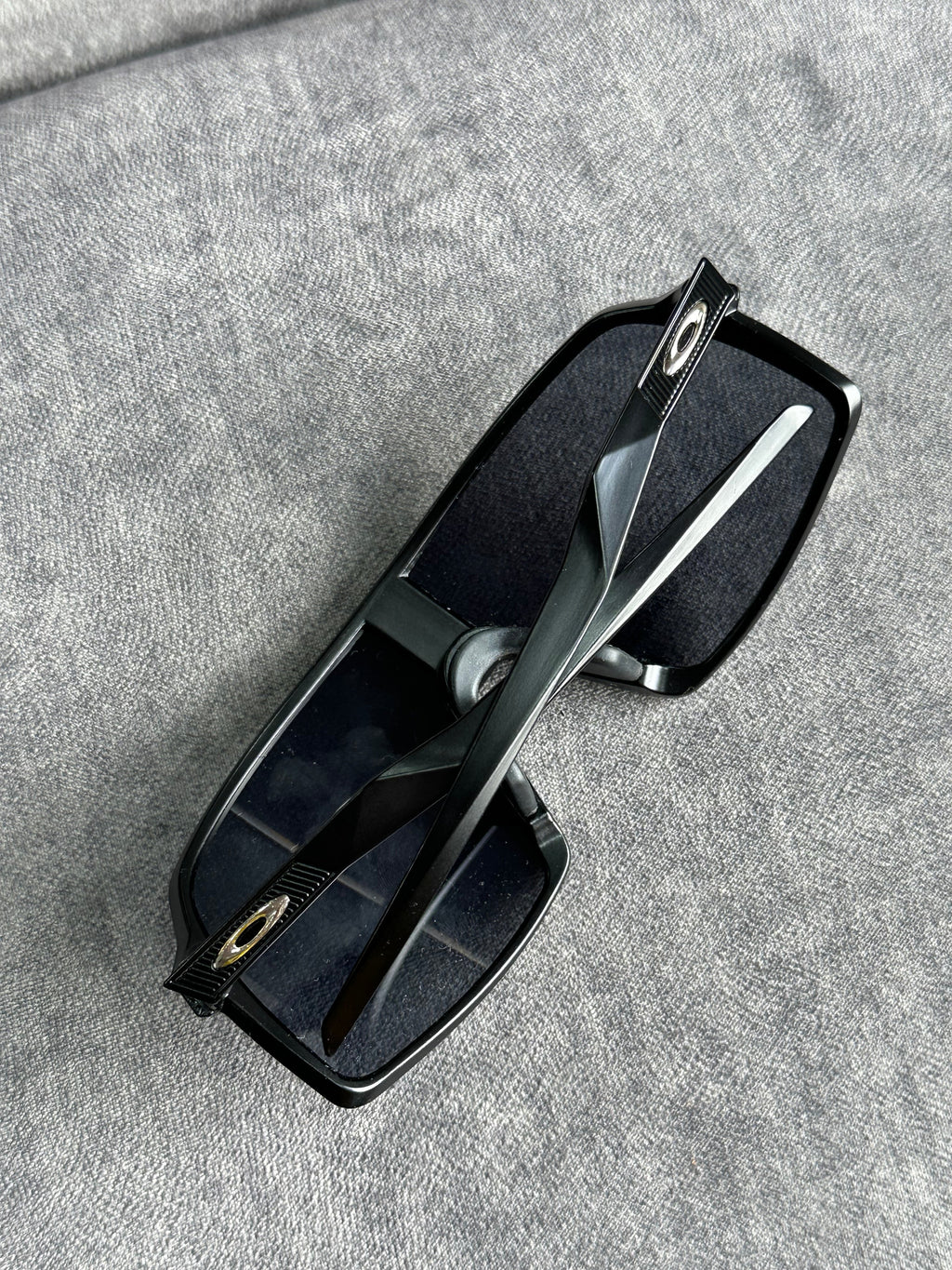 OAKLEY