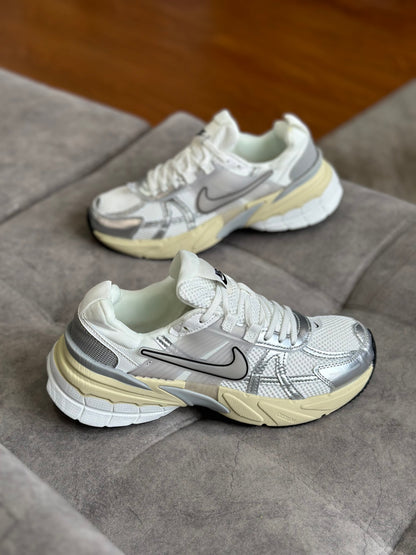 NIKE V2K RUN
