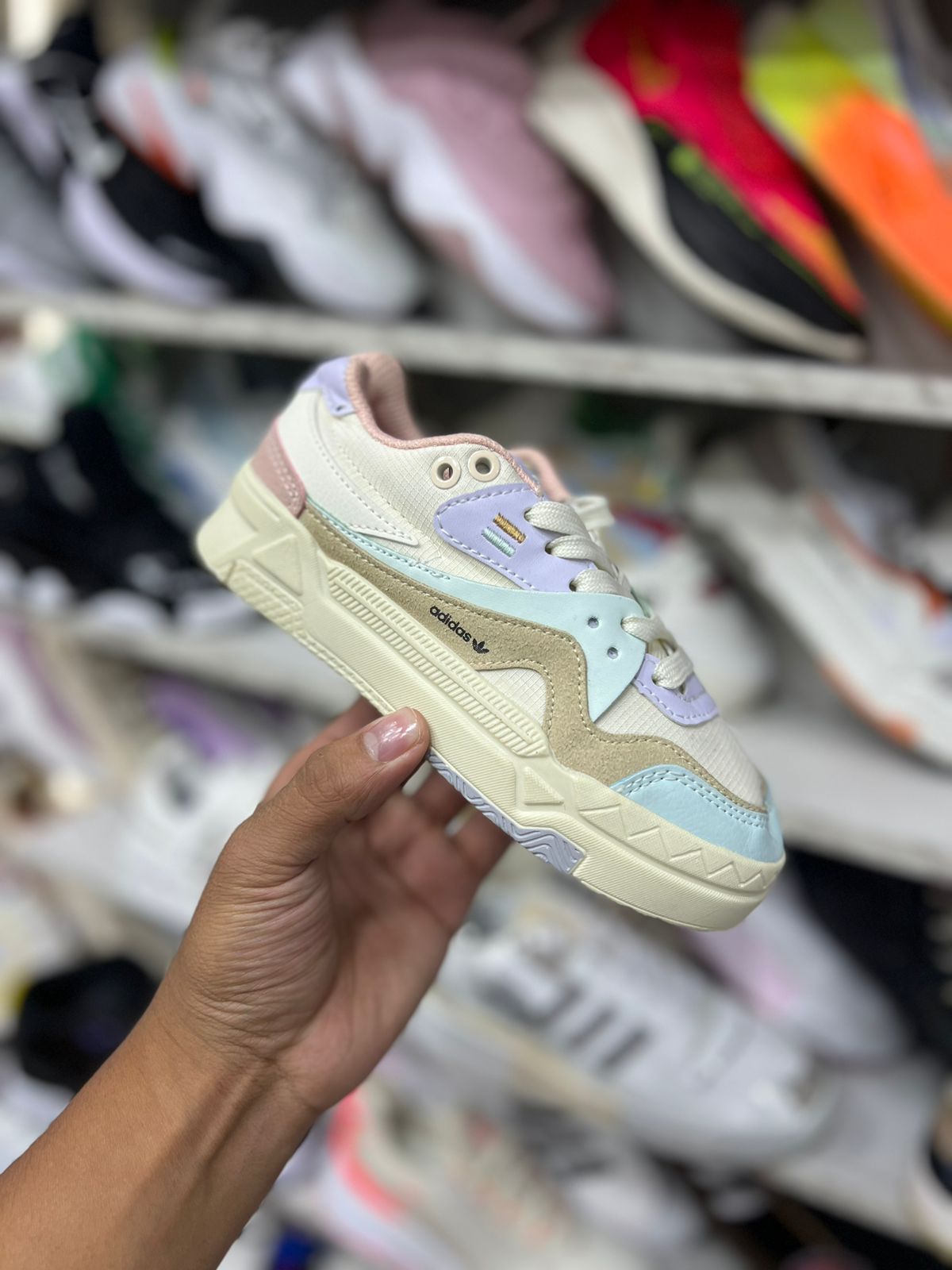 ADIDAS DASH - COLORES CREMA