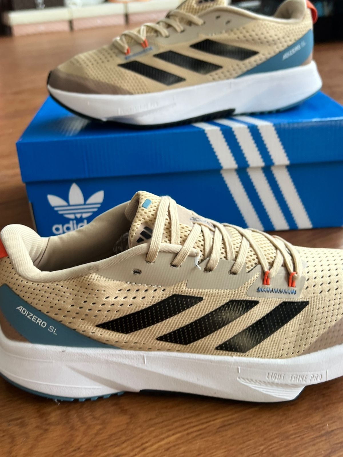 ADIZERO SL