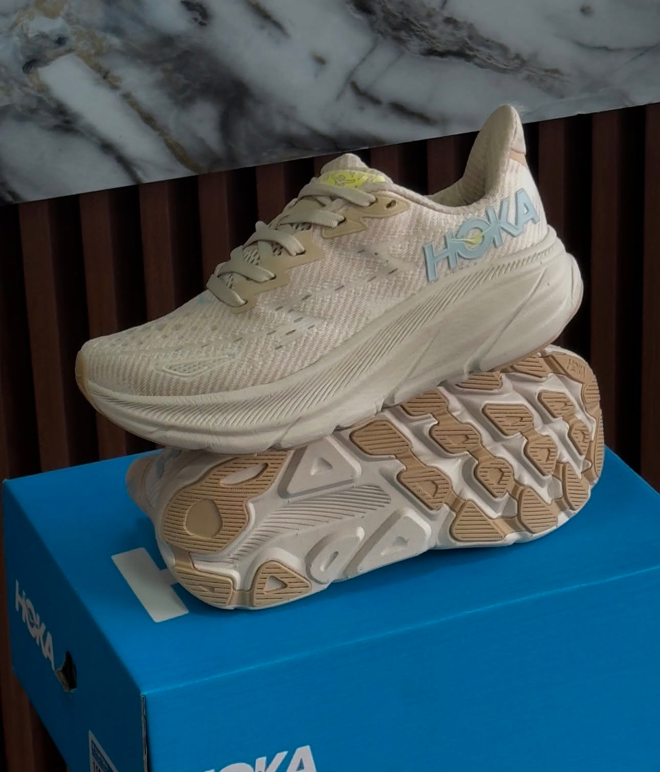 HOKA CLIFTON 9