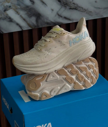 HOKA CLIFTON 9