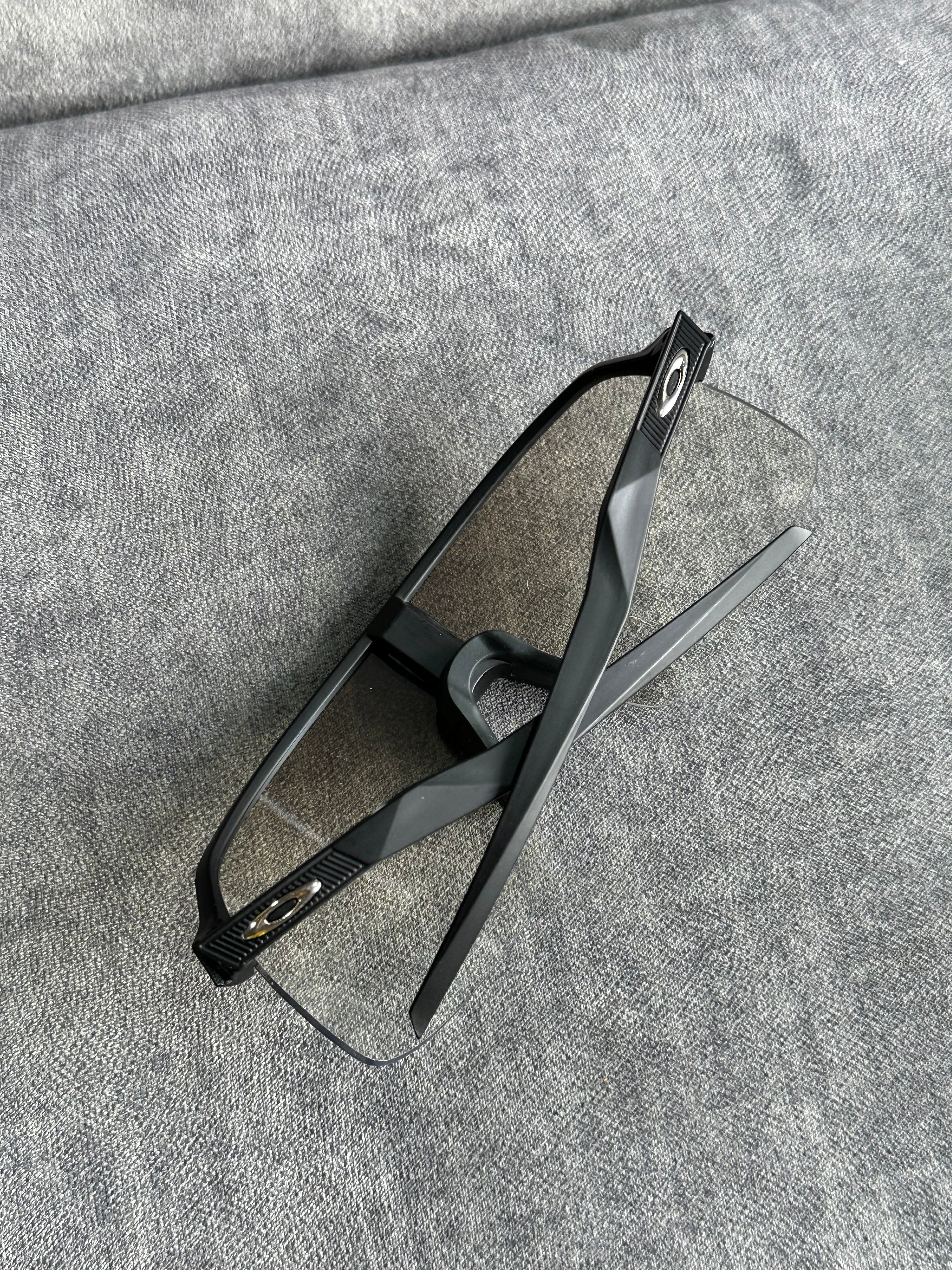 OAKLEY