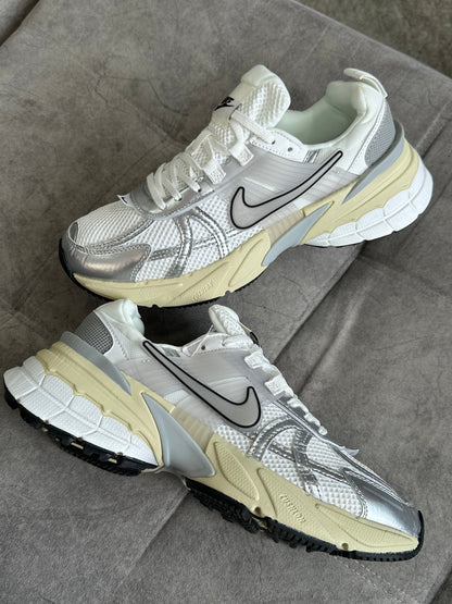 NIKE V2K RUN