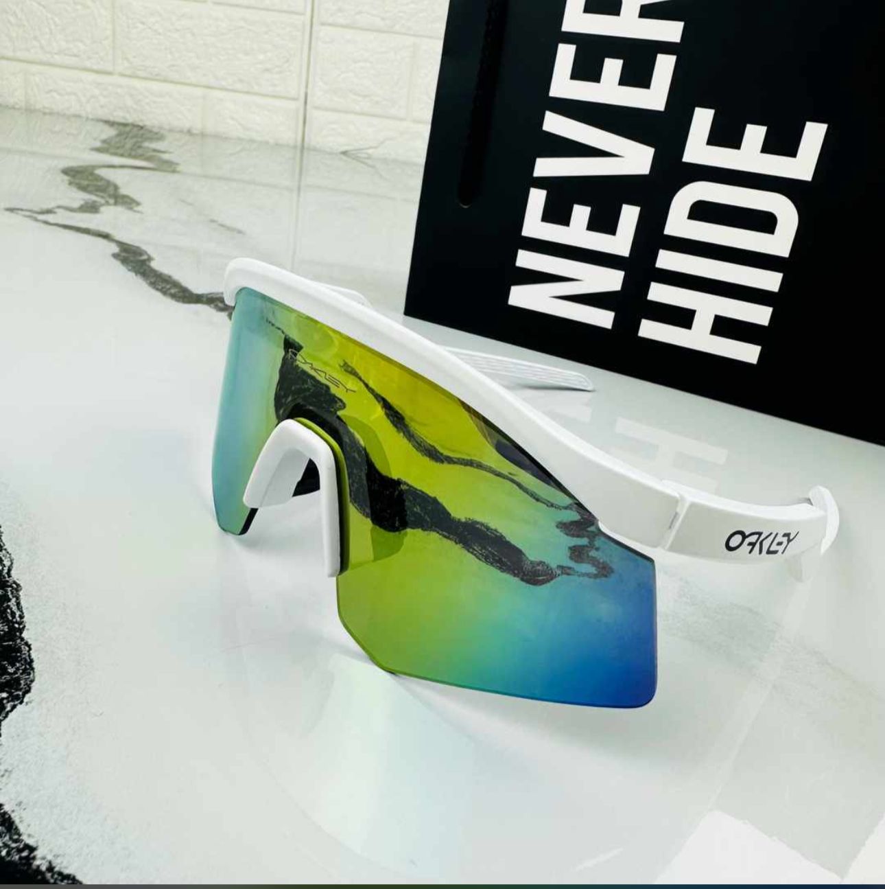 OAKLEY