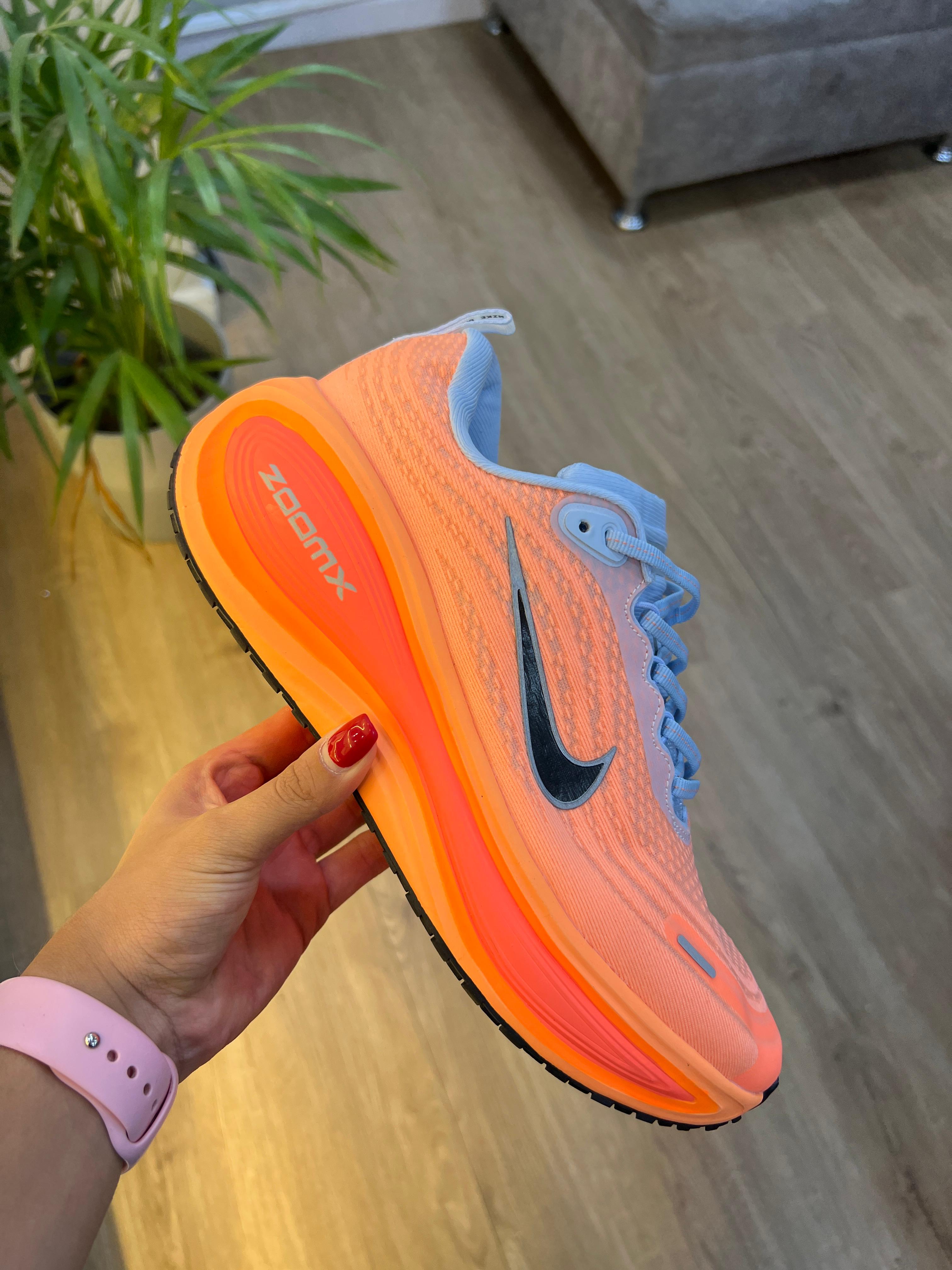 NIKE VOMERO 18
