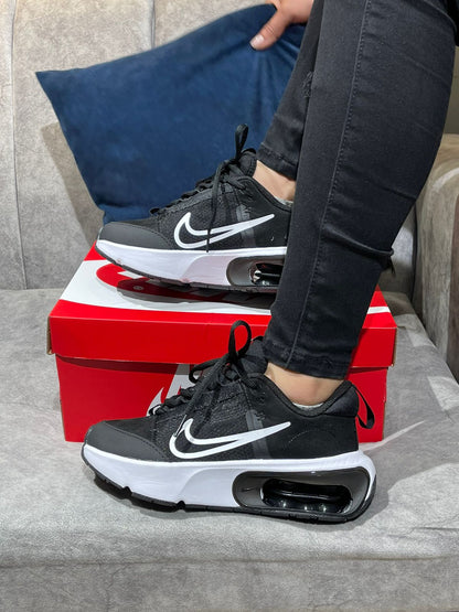 NIKE AIR MAX INTERLOCK